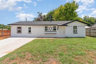 1012 Wilemon Dr in Bedford, TX - Building Photo - Building Photo