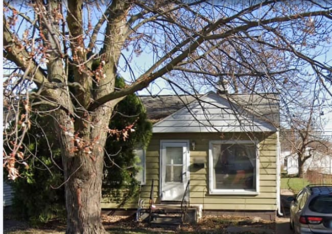 22738 Sharrow Ave in Warren, MI - Building Photo - Building Photo