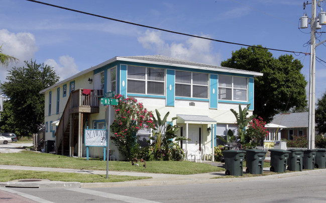 Seaway Apartments in Fort Pierce, FL - Building Photo - Building Photo