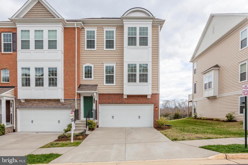 19978 Abram Ter in Ashburn, VA - Building Photo