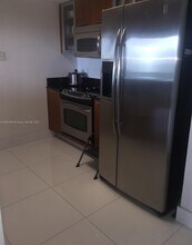1800 N Bayshore Dr, Unit 10 in Miami, FL - Building Photo - Building Photo