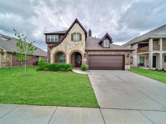 property at 2905 Parkwood Cir