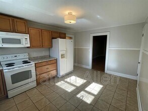 135 Haynes St in Hendersonville, NC - Building Photo - Building Photo