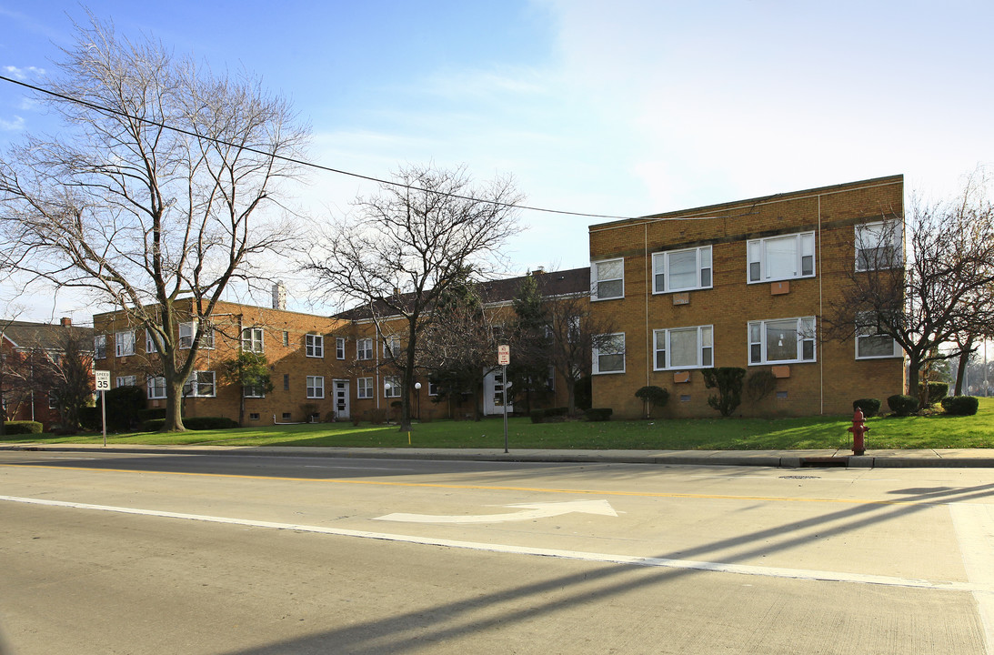 WJM Cedar Apartments in Cleveland, OH - Building Photo