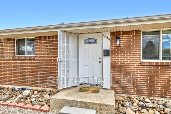 8344 Charlotte Way in Denver, CO - Building Photo - Building Photo