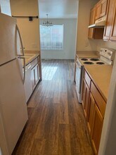 231 NE School St in Grants Pass, OR - Building Photo - Building Photo