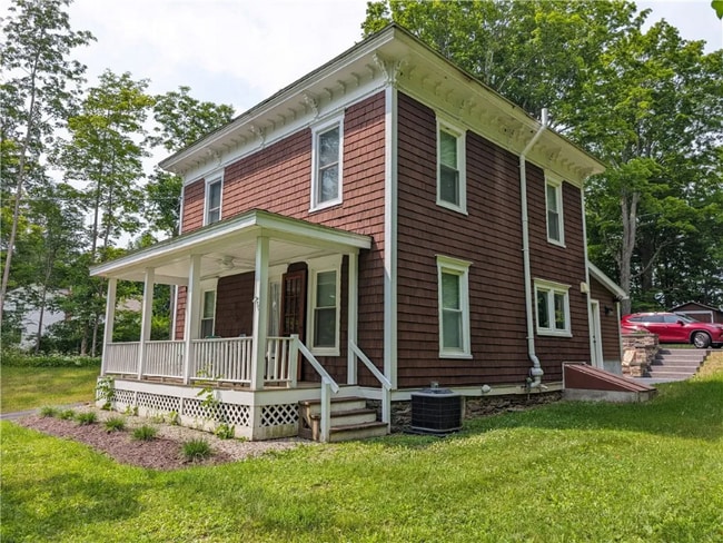 193 Phoenix Mills Rd in Oyster Bay, NY - Foto de edificio - Building Photo