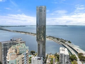 175 25 in Miami, FL - Building Photo - Building Photo