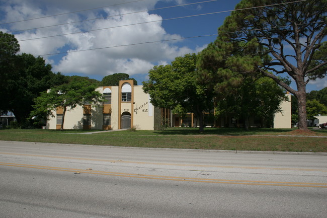 Chateau N.E in St. Petersburg, FL - Building Photo - Building Photo