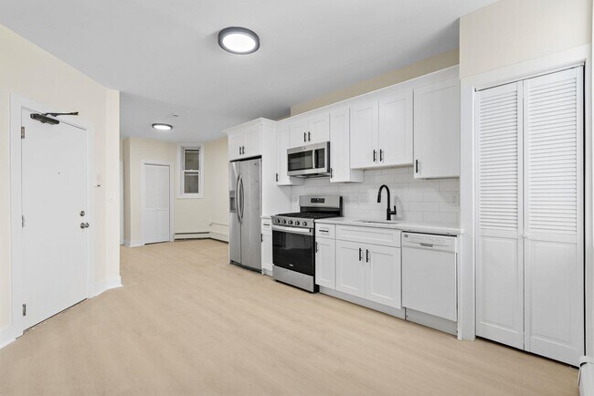 349 Grove St in Jersey City, NJ - Building Photo - Building Photo