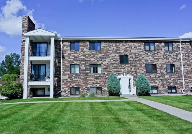 341 Prairiewood Cir S, Unit 303