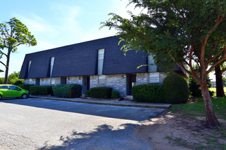 Griffin Park Townhomes in Norman, OK - Building Photo - Building Photo