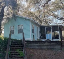 412 Tut N Lue Rd in Lorida, FL - Building Photo