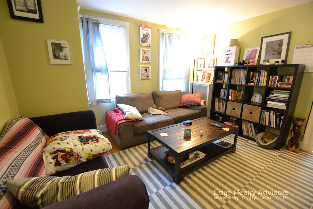 119 Nottinghill Rd, Unit 4 in Boston, MA - Building Photo