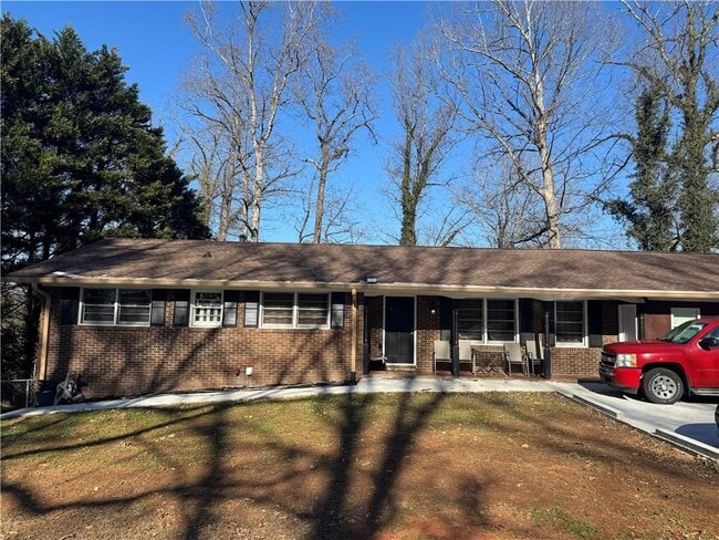 5971 Robin Hood Ln in Norcross, GA - Building Photo - Building Photo