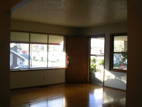 6212-6212 NE Glisan St in Portland, OR - Foto de edificio - Building Photo