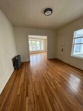 22940 Woodward Ave, Unit Apt B in Ferndale, MI - Foto de edificio - Building Photo