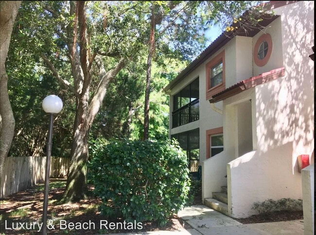 476 Santa Cruz Plz NE, Unit F in St. Petersburg, FL - Foto de edificio - Building Photo