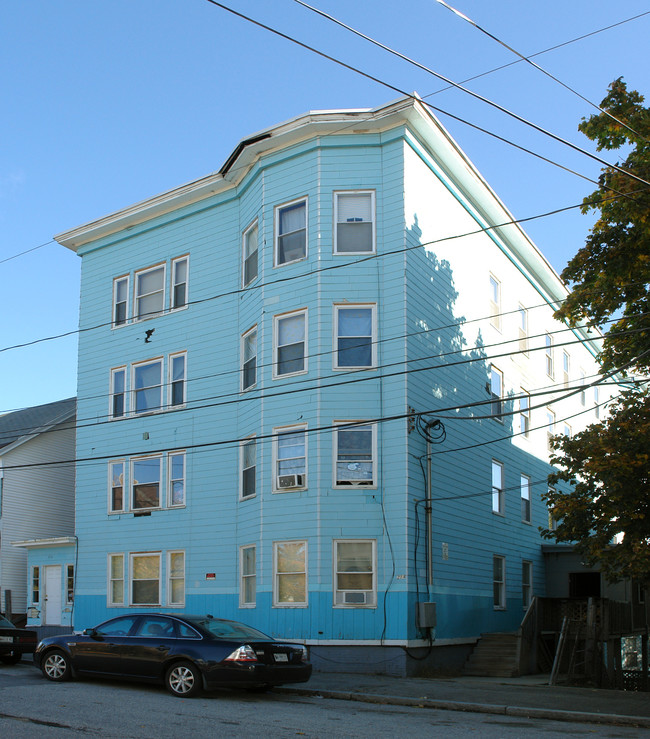 214 Blake St in Lewiston, ME - Foto de edificio - Building Photo