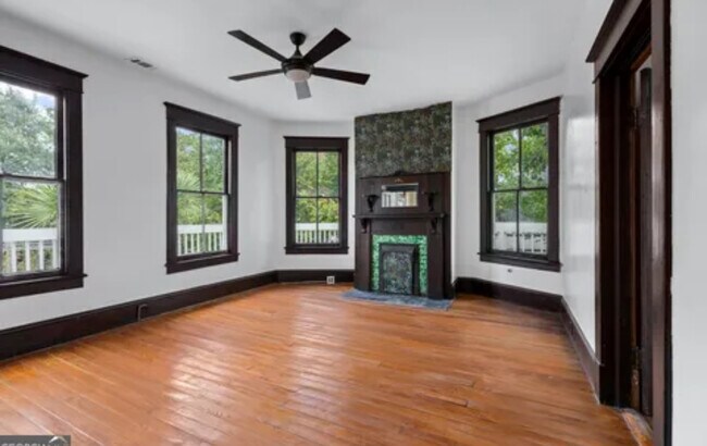 657 E Henry St in Savannah, GA - Building Photo - Building Photo