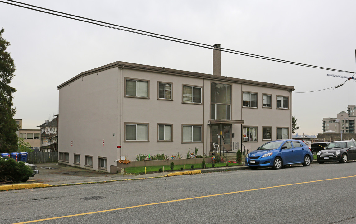 Holly Manor in New Westminster, BC - Building Photo