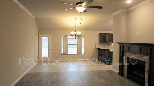 6701 NW 158th St in Edmond, OK - Foto de edificio - Building Photo