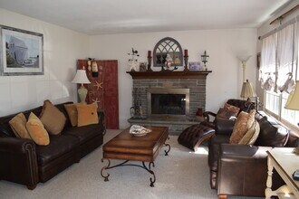 40 Hawks Nest Rd in Old Lyme, CT - Building Photo - Building Photo