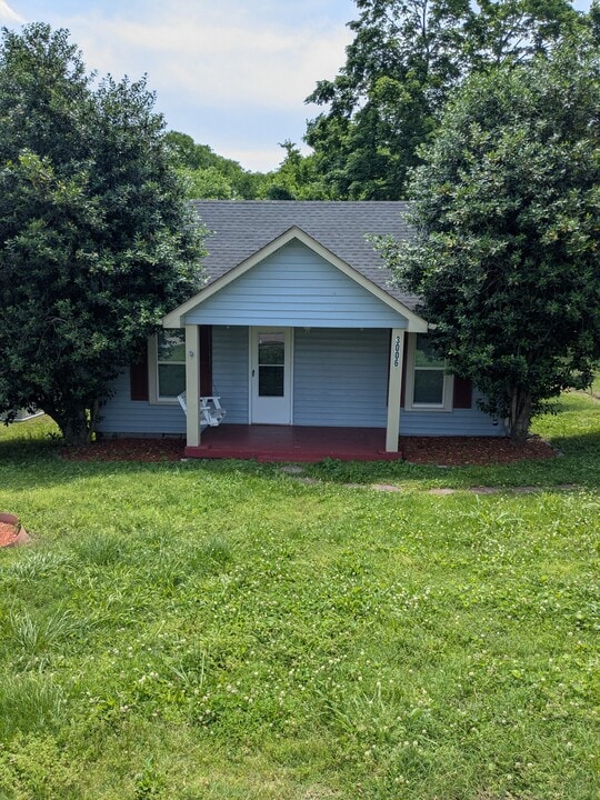 3006 Lakeshore Dr in Nashville, TN - Building Photo