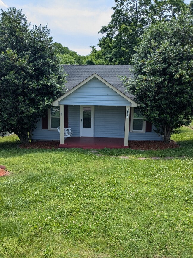 property at 3006 Lakeshore Dr