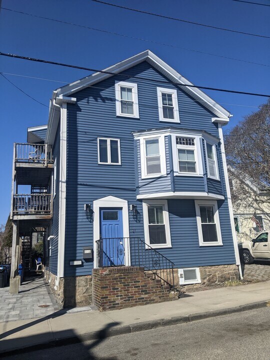 10 Howard St in Newport, RI - Building Photo