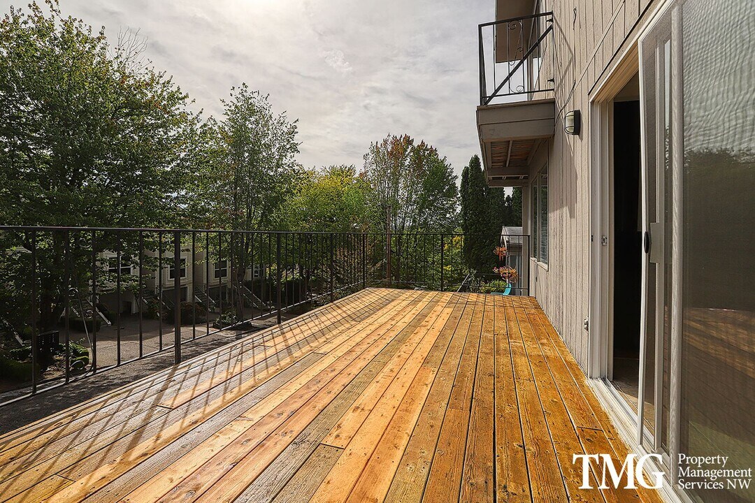 5013-5025-5025 S View Point Ter in Portland, OR - Building Photo