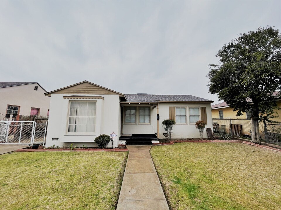 1305 S Chester Ave in Bakersfield, CA - Building Photo