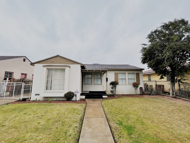 property at 1305 S Chester Ave