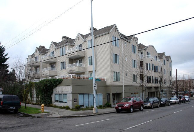 Ravenna Park Place in Seattle, WA - Building Photo - Building Photo