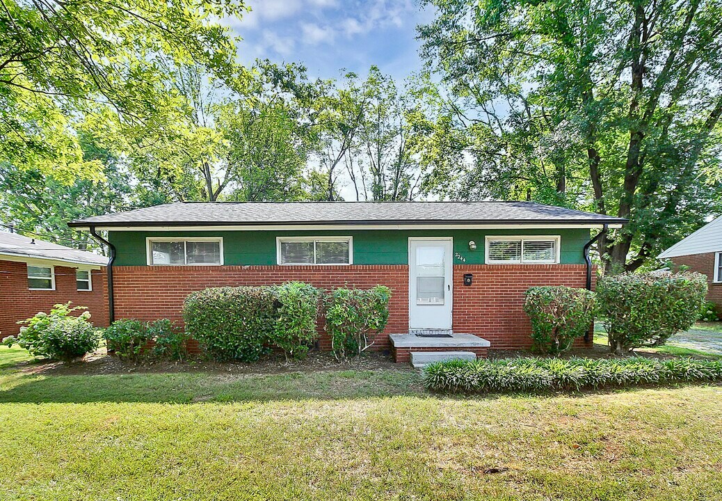 2244 English Dr in Charlotte, NC - Building Photo