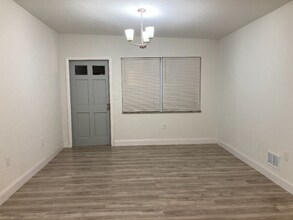 4925 S 83rd St in Tampa, FL - Foto de edificio - Building Photo