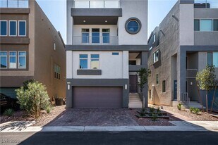 8115 Carpenter Creek Ave in Las Vegas, NV - Building Photo