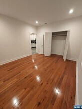 229 E 24th St in Paterson, NJ - Foto de edificio - Building Photo