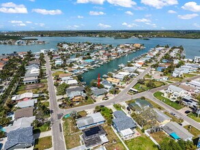 200 176th Terrace E in Redington Shores, FL - Foto de edificio - Building Photo
