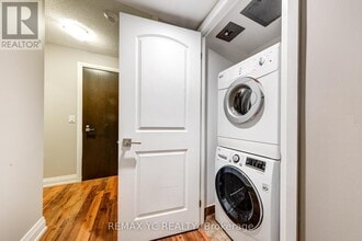 1 De Boers Dr in Toronto, ON - Building Photo - Building Photo