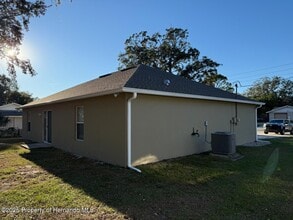 2156 Deltona Blvd in Spring Hill, FL - Building Photo - Building Photo