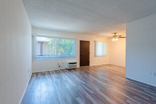 6210 Whitsett in North Hollywood, CA - Building Photo