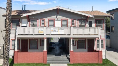 526 Magnolia Avenue in Long Beach, CA - Foto de edificio - Building Photo