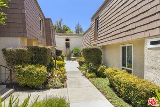 27462 Country Glen Rd in Agoura Hills, CA - Foto de edificio - Building Photo