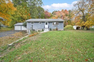 111 Cemetery Rd in Vernon, CT - Building Photo - Building Photo