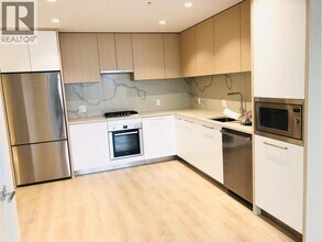 567 Clarke Rd in Coquitlam, BC - Building Photo - Building Photo