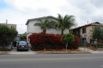 1010 Robinson Ave in San Diego, CA - Building Photo - Building Photo