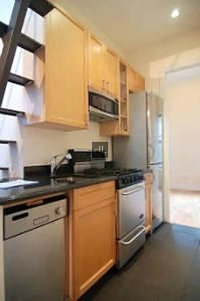 E 18TH ST. in New York, NY - Building Photo - Building Photo