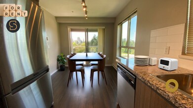 3156 Dayanee Springs Blvd in Coquitlam, BC - Building Photo - Building Photo