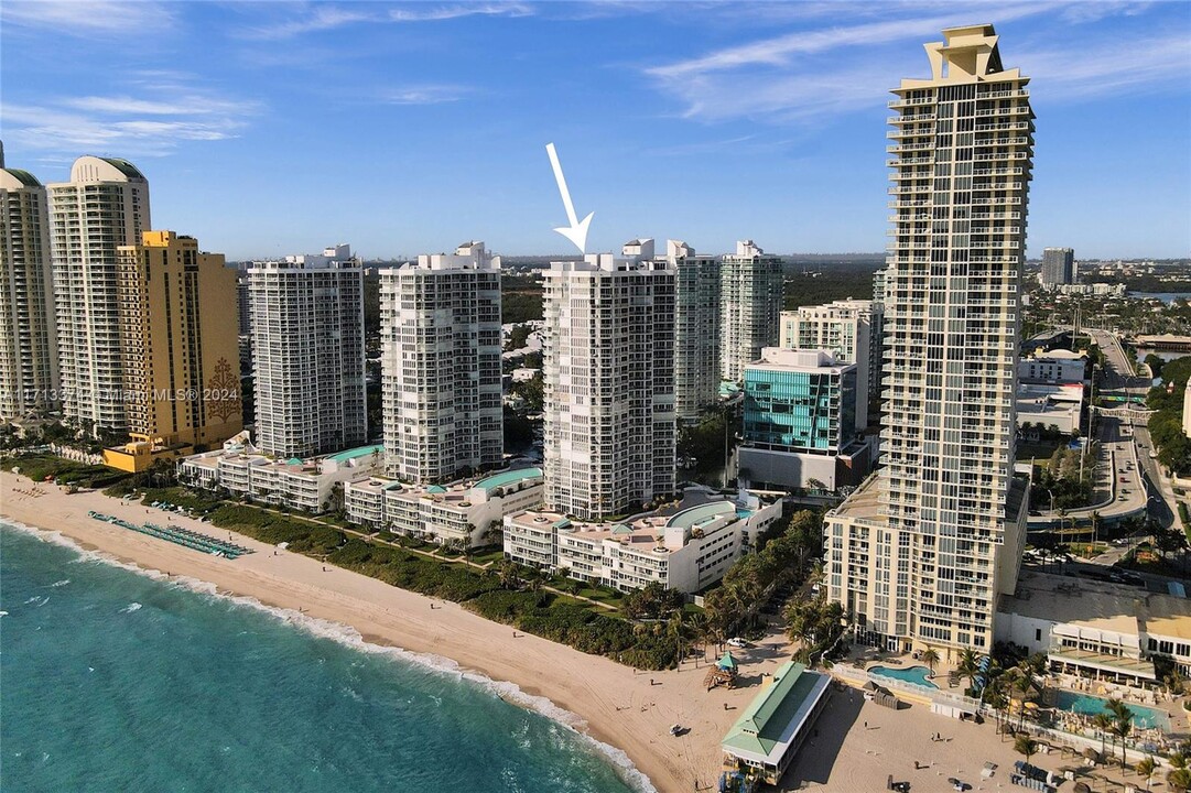 16485 Collins Ave in Sunny Isles Beach, FL - Building Photo